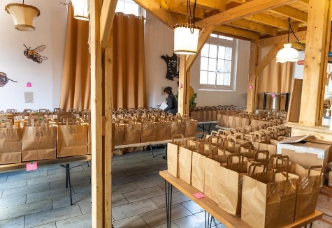 Aide alimentaire au centre des Cinq Toits
