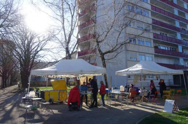 La Roue solidaire, remorque d’achats groupés en pied d’immeuble